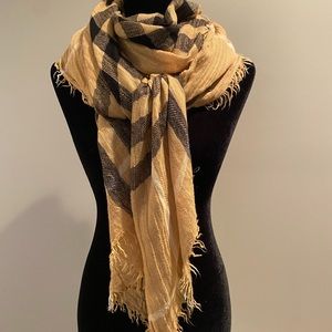 Like new brn/blk plaid scarf